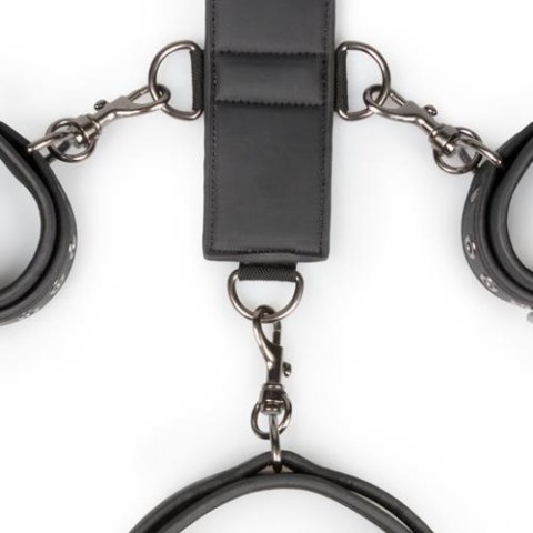 Zestaw uprzęży z kajdankami EasyToys czarny ze skóry syntetycznej Easytoys
